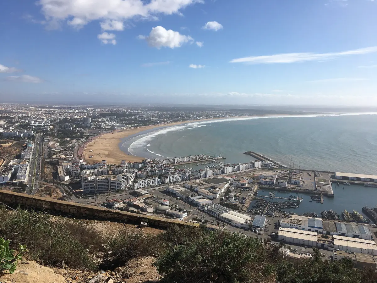 Bucht und Hafen von Agadir vom Kasbah-Hügel aus